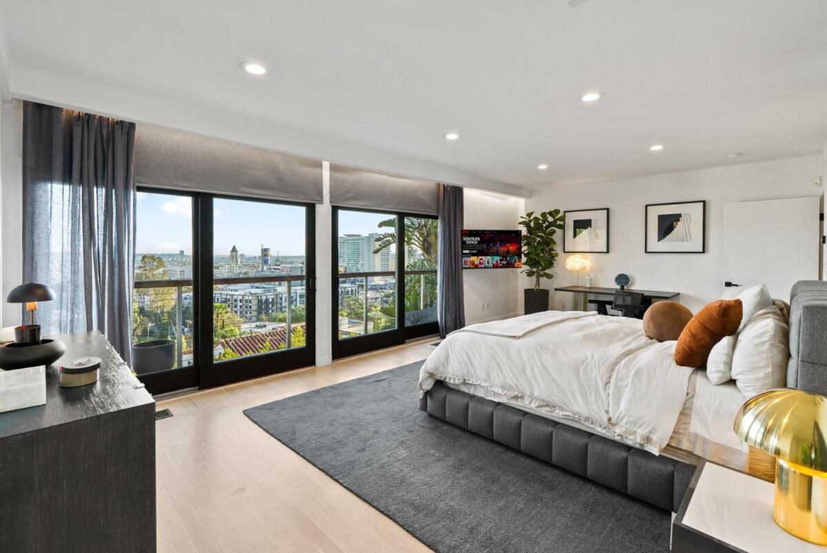 Hollywood Hills 3 Bedroom Views And Jacuzzi Сasa de vacaciones *